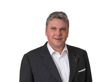 Martin Weinbrenner<br> <p style="font-weight:200;color:#d9d9d9;font-size: 10px">OTTO Immobilien<br>Managing Director</p>
